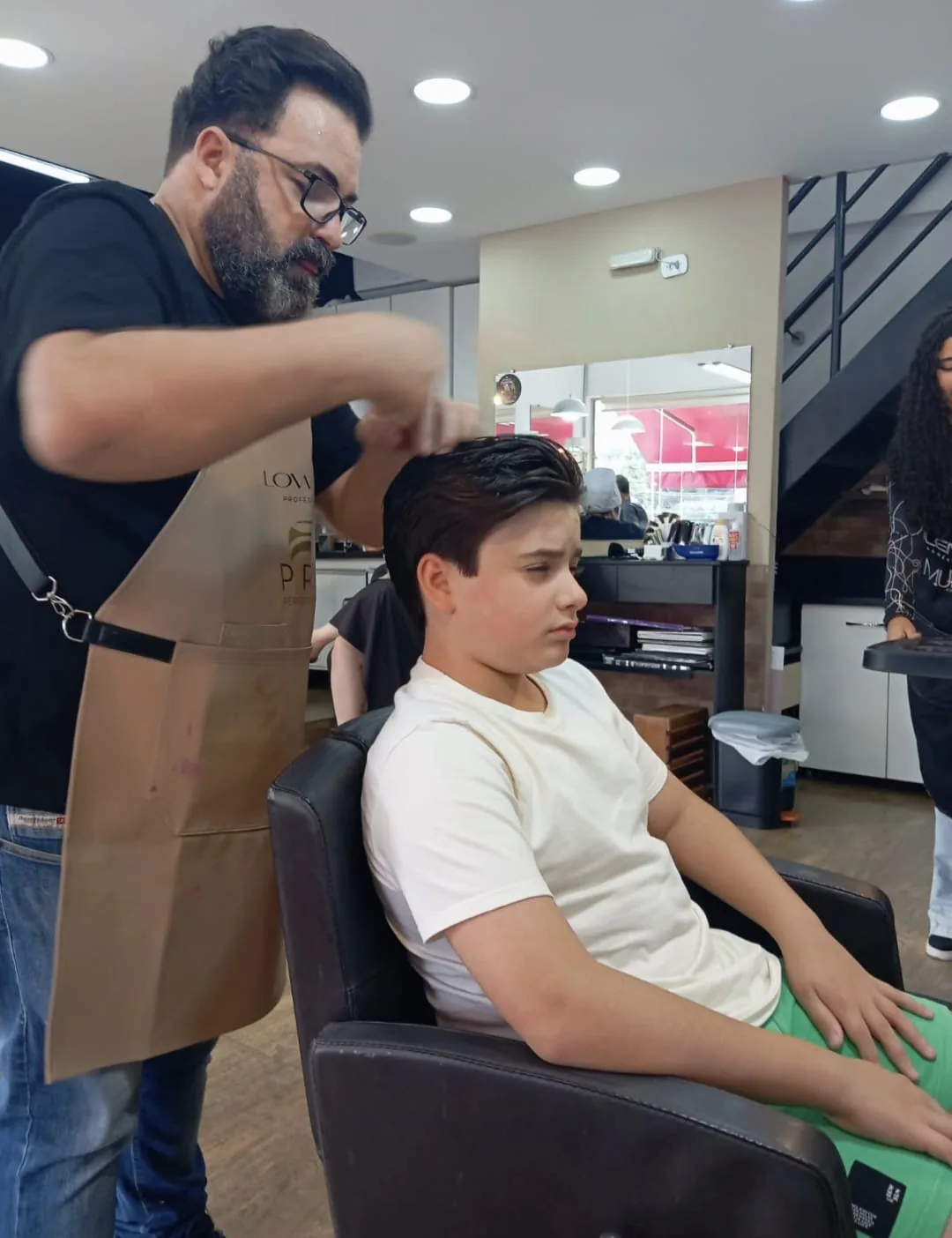 Atendimento de cabelo realizado no salão